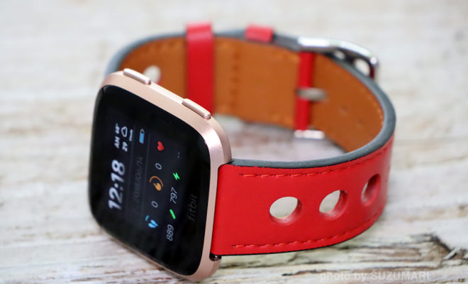 赤いベルトに交換したFitbit Versa