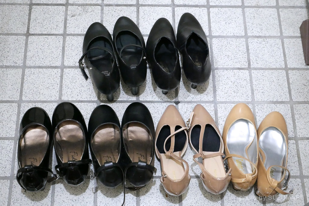 残ったパンプスたち