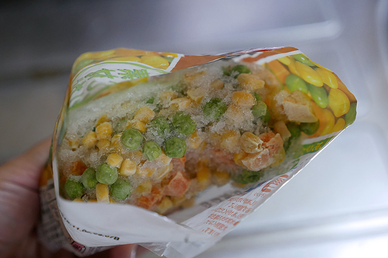 ミックスベジタブルも冷凍焼けしまくり