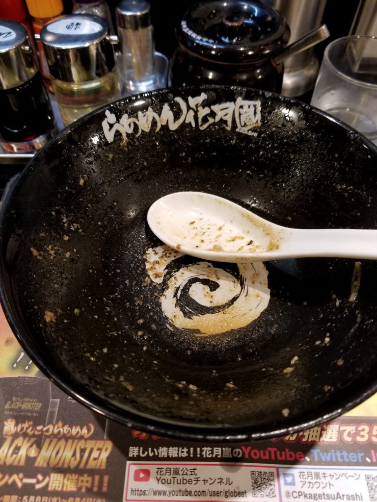 空のラーメンどんぶり