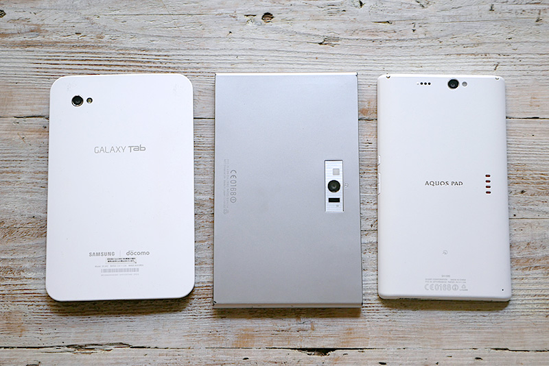 左からGalaxy Note、NEC MEDIAS Pad、SHARP AQUOS Pad
