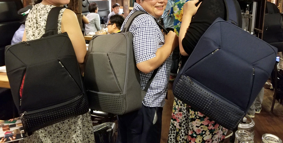 すっかり定番の座についた 自立するペン立てみたいなリュック ひらくpcリュック を1週間背負って感じたこと すずまり生活お役立ちブログ
