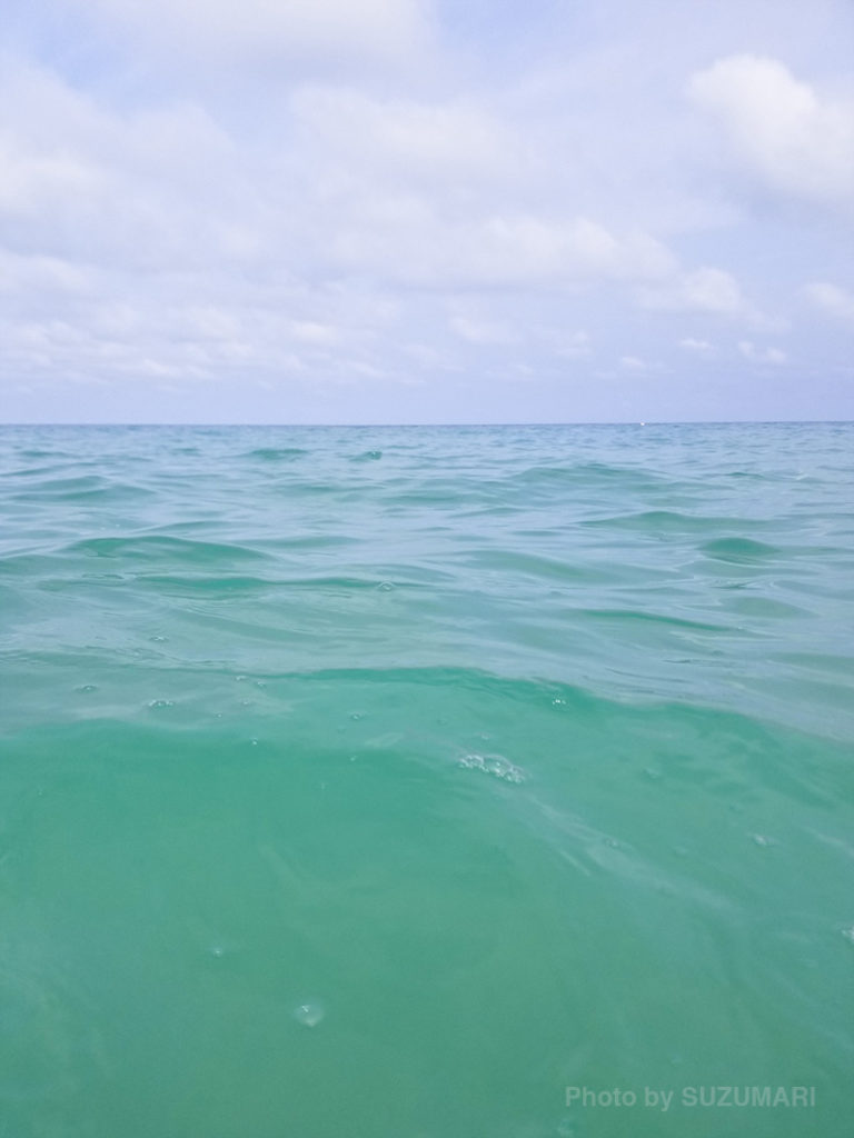 チャウエンビーチの海の中から海を撮影