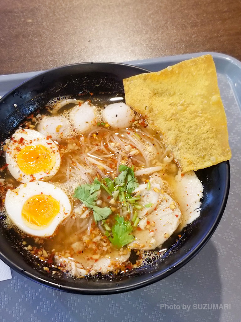 優しいラーメンかと思ったら、めちゃくちゃスパイシーなトムヤム系だった。そりゃそうだ。