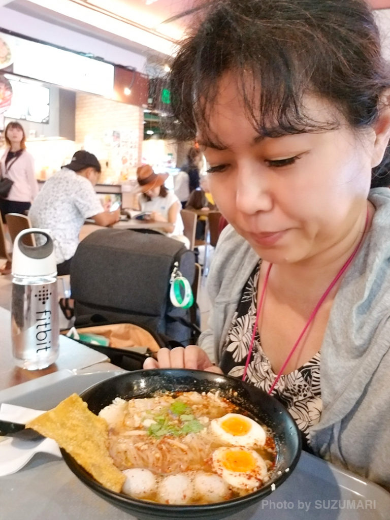 辛そうなヌードルみながら、とりあえず体温まるかなと思っているところ。