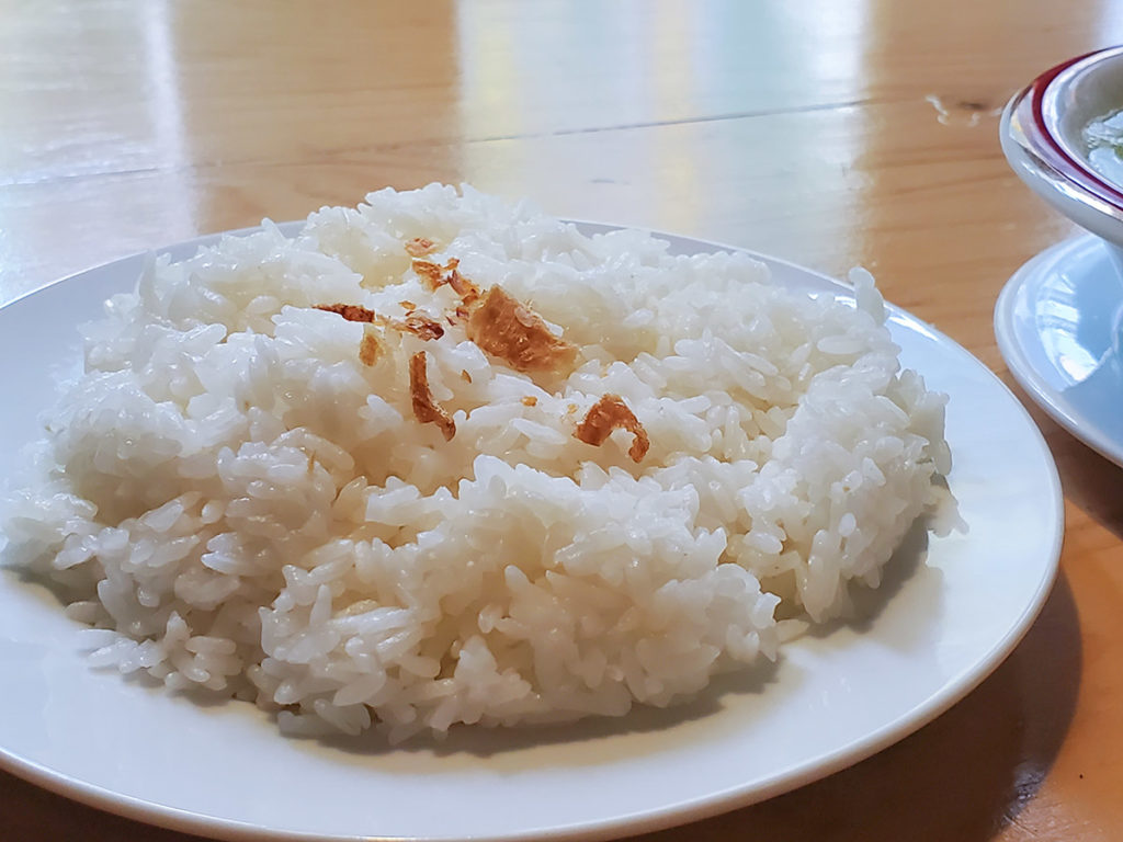 ご飯はけっこうたっぷり