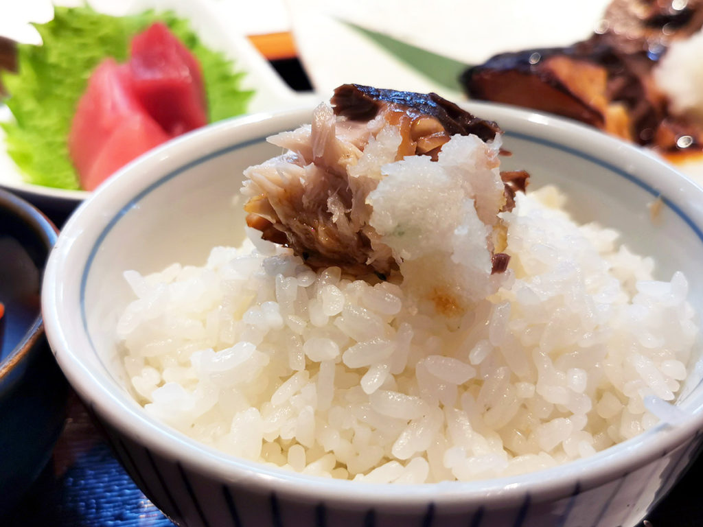 ぶりをご飯に乗せる