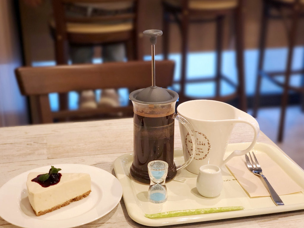 カミツレのコーヒーと豆腐のチーズケーキ