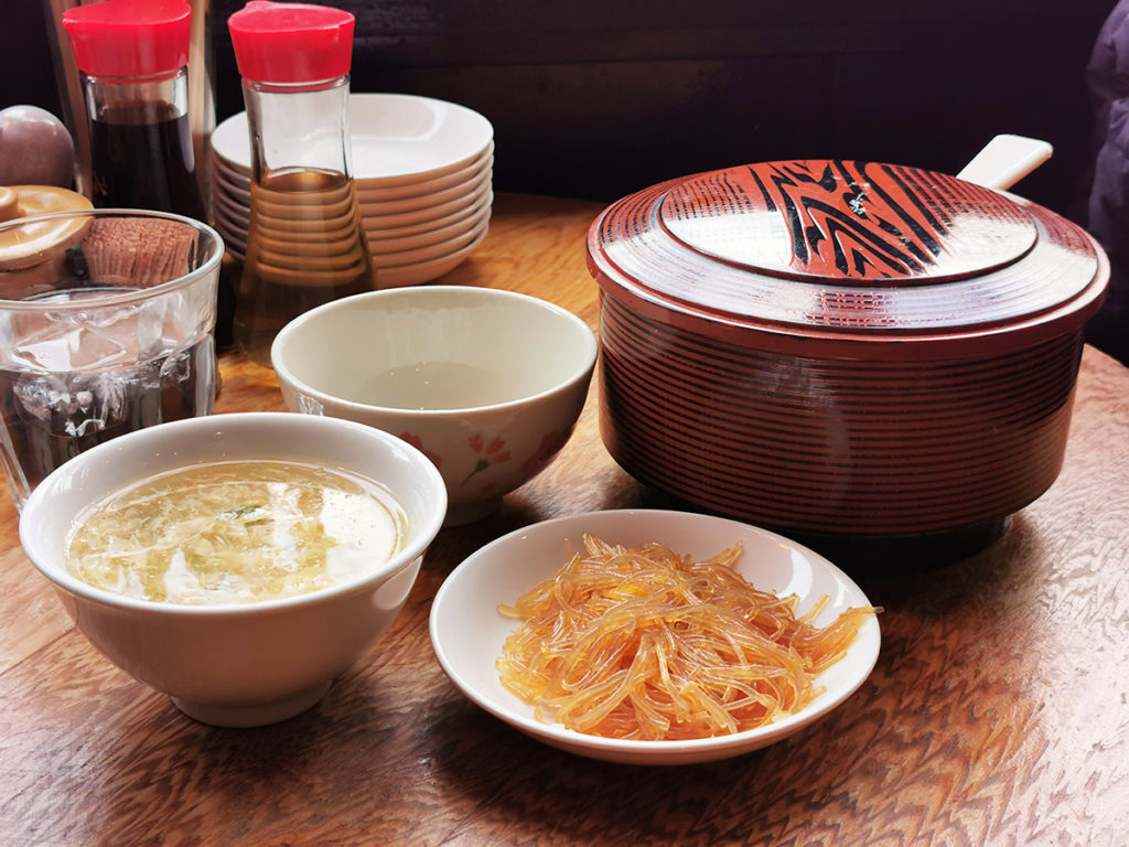 最初に主菜以外が全部でてくる