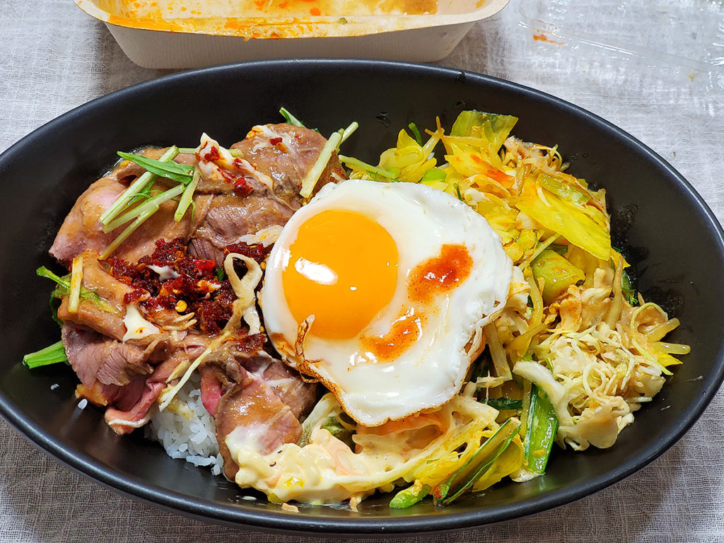 糖質カットジャスミンライスのローストビーフ丼