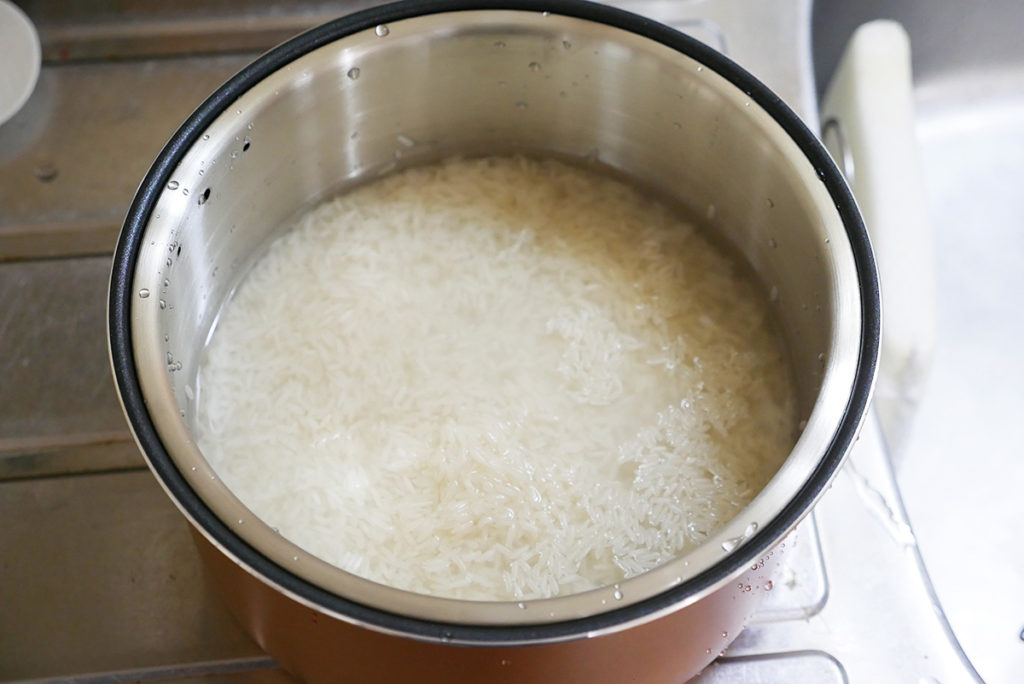 2合分のジャスミンライスと水