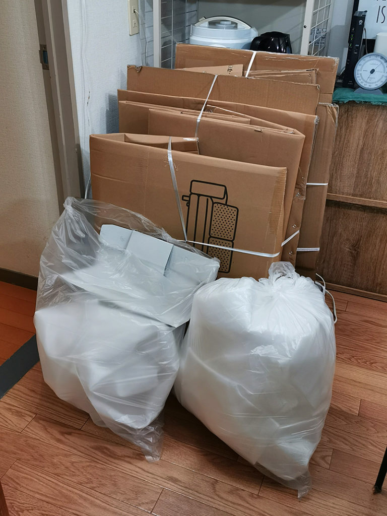 まとめたダンボールほか