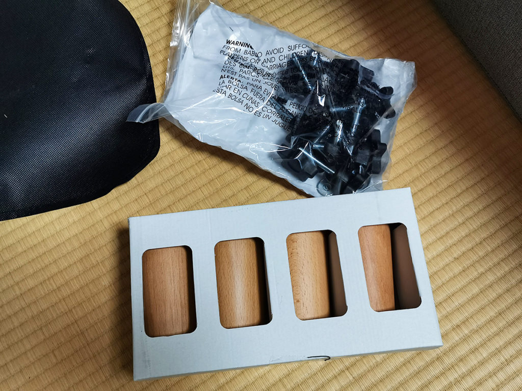 足とネジ