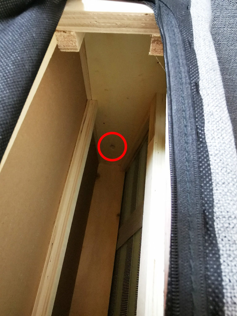 ネジ穴の場所