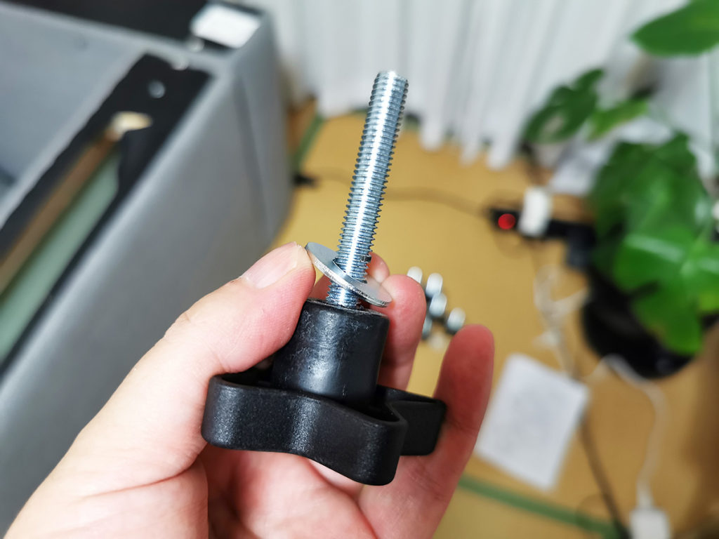 ネジにはワッシャーを忘れずにつけましょう