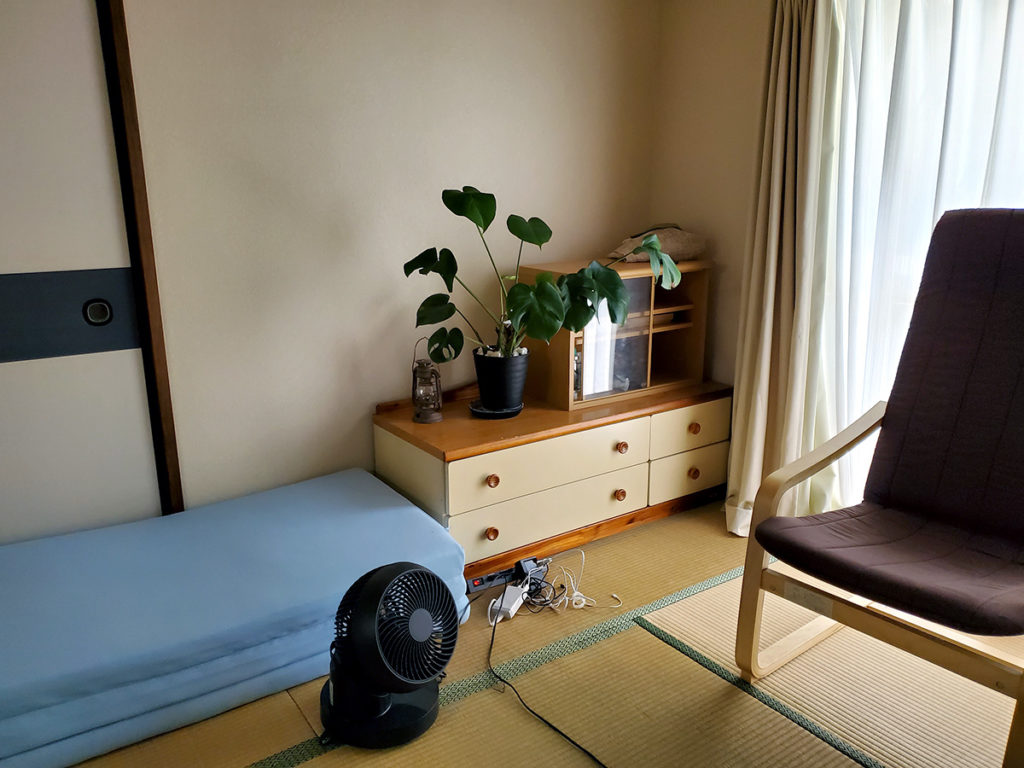 ソファーが来る前の部屋の様子