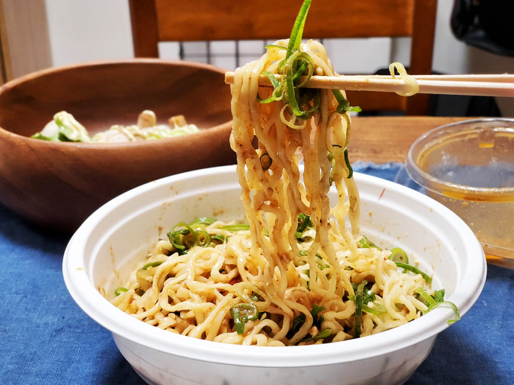 うまい!汁なし担々麺、スパイシーでうまい!