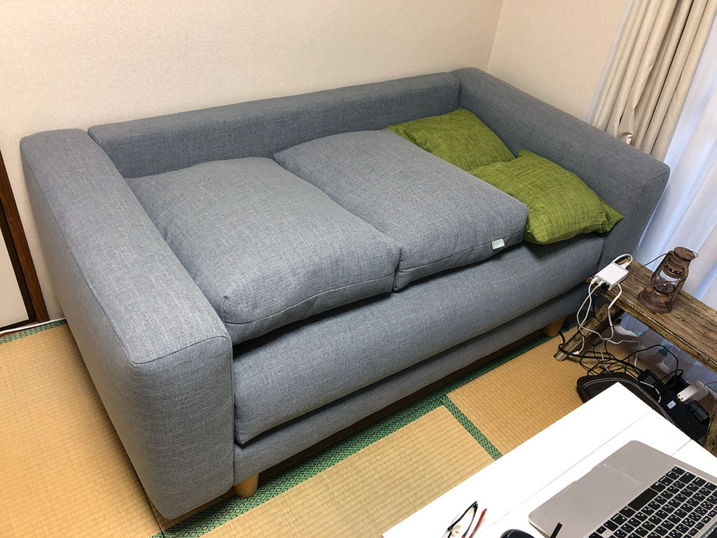 クッションを並べてマットレスにw